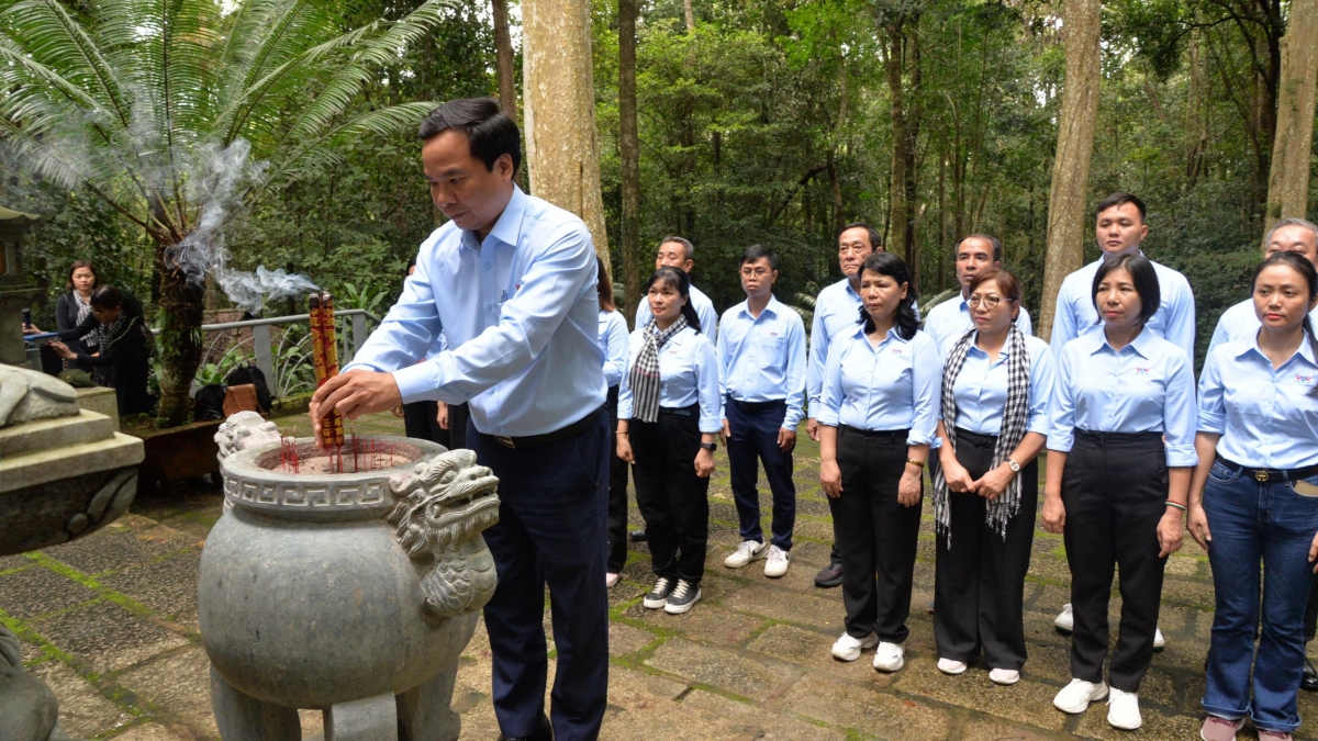 Dom urang ngak bruk di VOV.TPHCM cuh gilau di labik labik Chien khu D –Kuk pakat nagar di gah Meraong