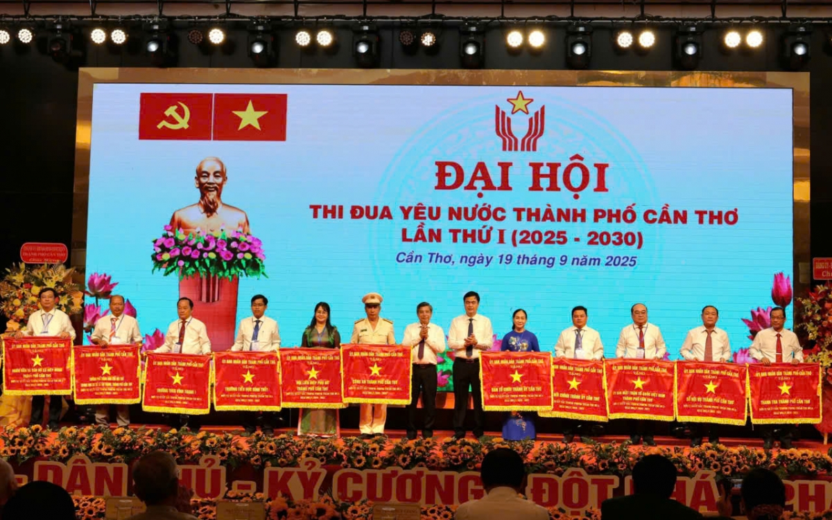 Các tập thể, cá nhân có thành tích trong phong trào thi đua yêu nước giai đoạn 2020-2025 nhận Cờ thi đua, Bằng khen của UBND thành phố Cần Thơ.