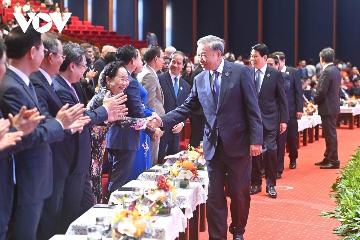 Tổng Bí thư Tô Lâm đh'rưah lâng apêê bh'cộ, bh'cộ l'lăm ahay âng Đảng, Nhà nước tươc pâh Bhiêc bhan hơnh deh 80 c'moo truyền thống ngành Giáo dục.