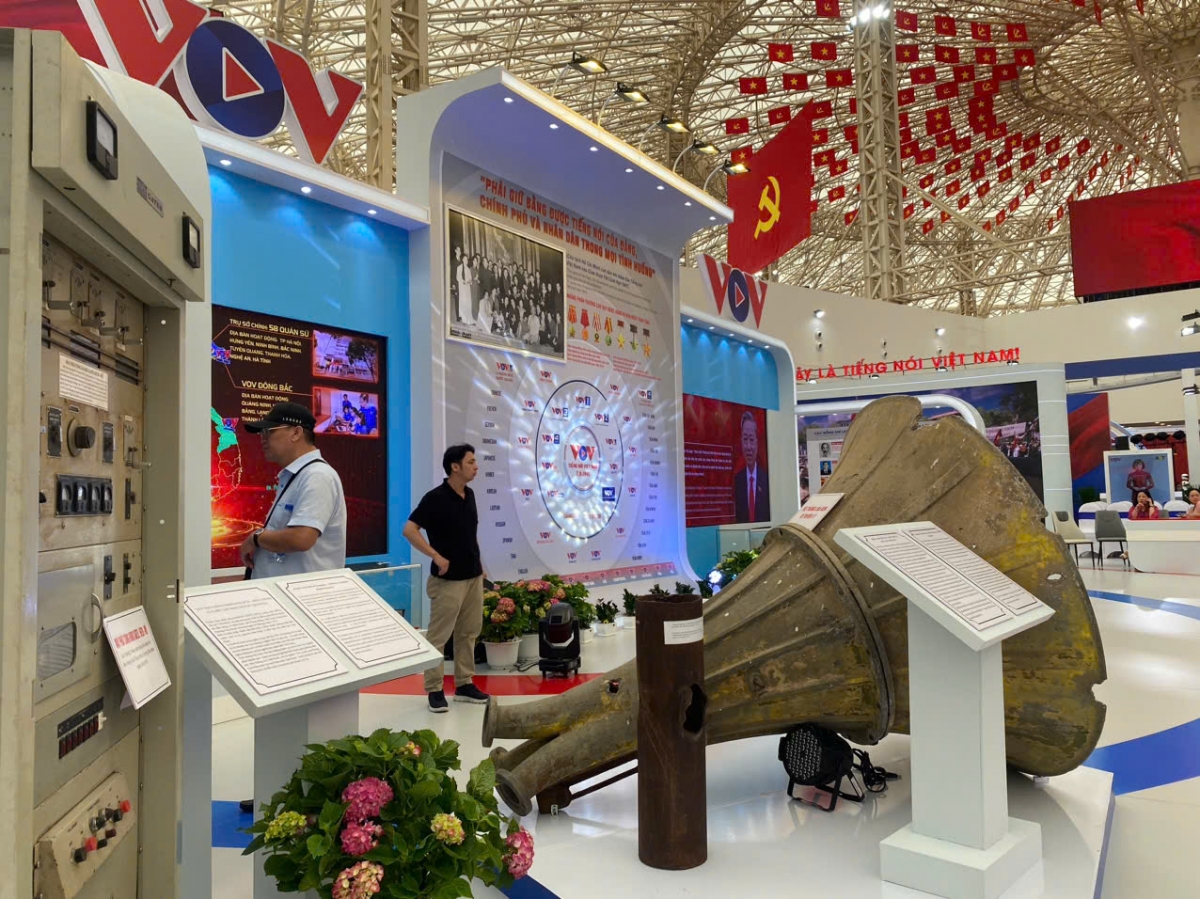 
Anih ming pơdă “80 sơnăm Nơ̆r pơma Việt Nam yak hơdoi hăm teh đak” tơ̆ Anih pơdă tơƀôh tơmam  teh đak