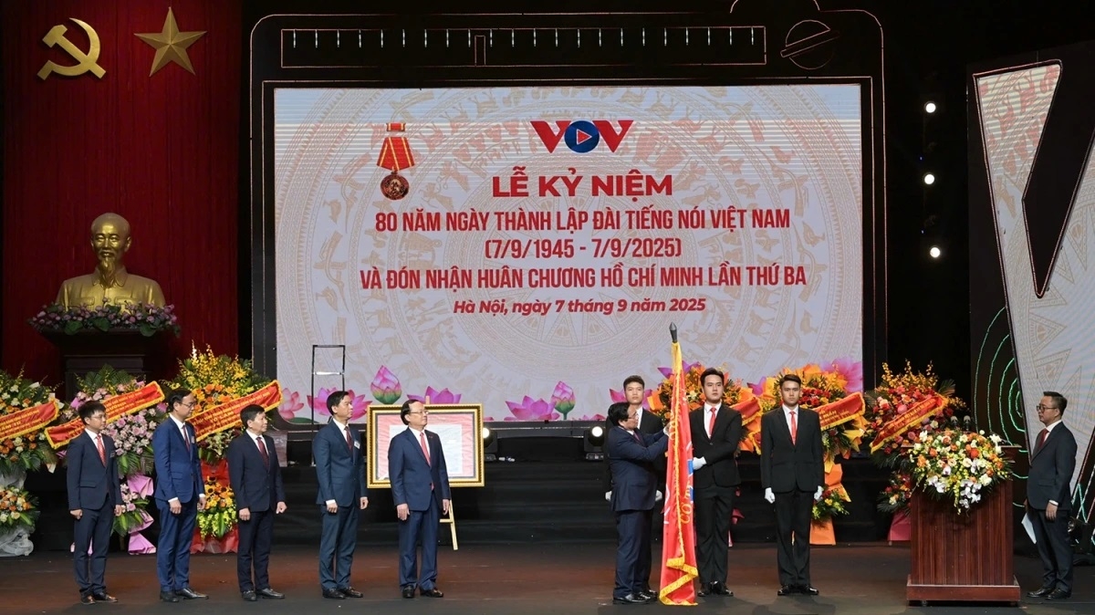 Chủ tịch nước quyết định tặng thưởng Huân chương Hồ Chí Minh cho Đài Tiếng nói Việt Nam vì đã có bề dày truyền thống, có công lao to lớn, đặc biệt xuất sắc trong sự nghiệp cách mạng của Đảng, của dân tộc. Thay mặt Lãnh đạo Đảng, Nhà nước, Thủ tướng Phạm Minh Chính gắn Huân chương Hồ Chí Minh lên Cờ truyền thống của Đài Tiếng nói Việt Nam, tại Lễ kỷ niệm sáng 7/9/2025.