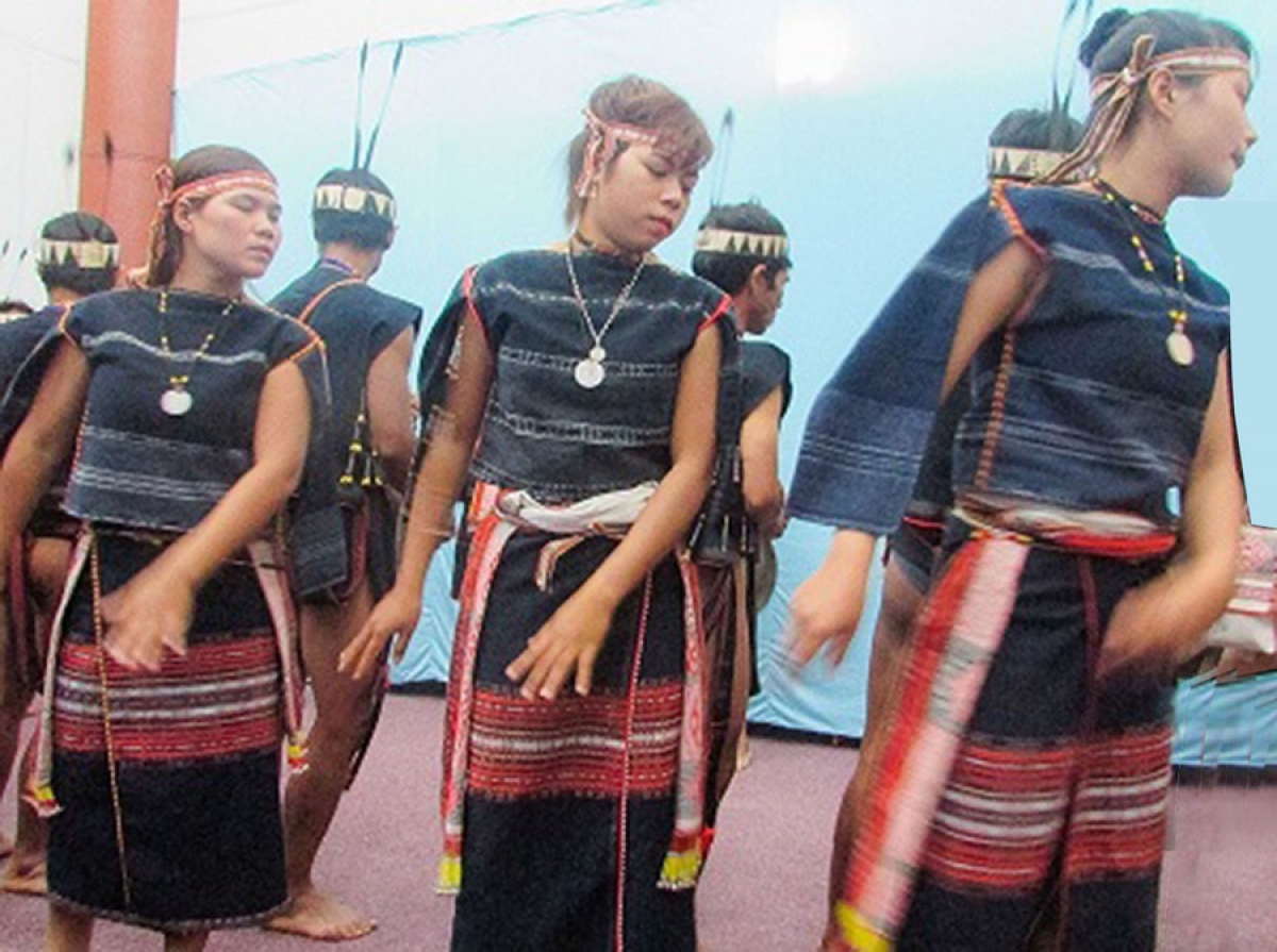 Túa xuăng tung hâi mơdâm kiâ dêi mơngế Bơhnéa - Um Hlá tơbeăng Gia Lai