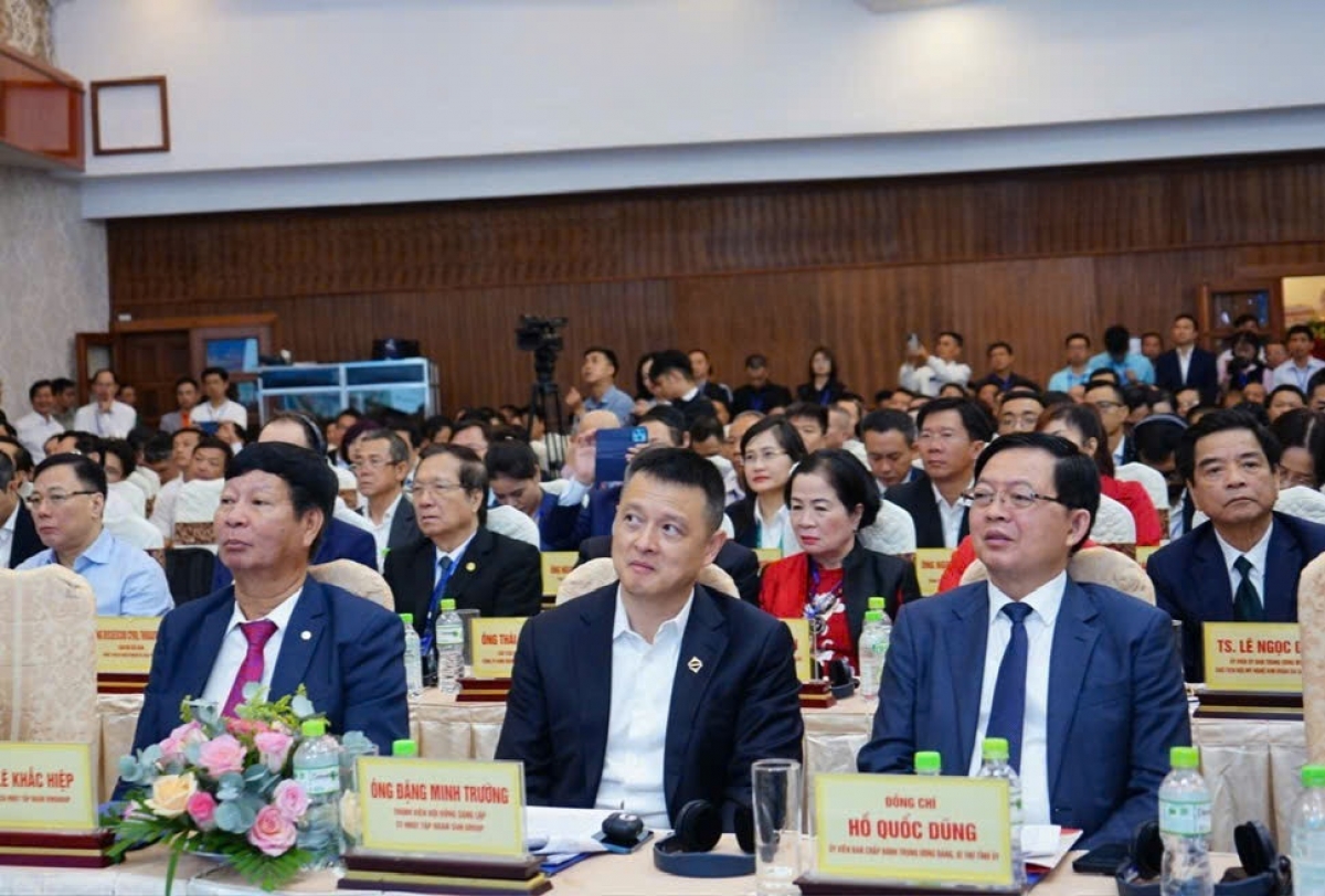 
Kơdră chĕp pơgơ̆r  Gia Lai atŭm hăm kơhrĕng hơnih mơdro sa vang năm hop akŏm.