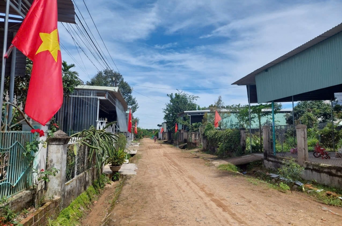 Um ai tơring tơrang ‘nao Kon H’Ring oei tơplih ‘lơ̆ng