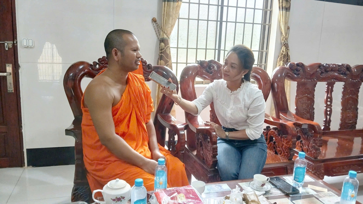 Phóng viên trao đổi với Đại đức Thạch Sa Bai