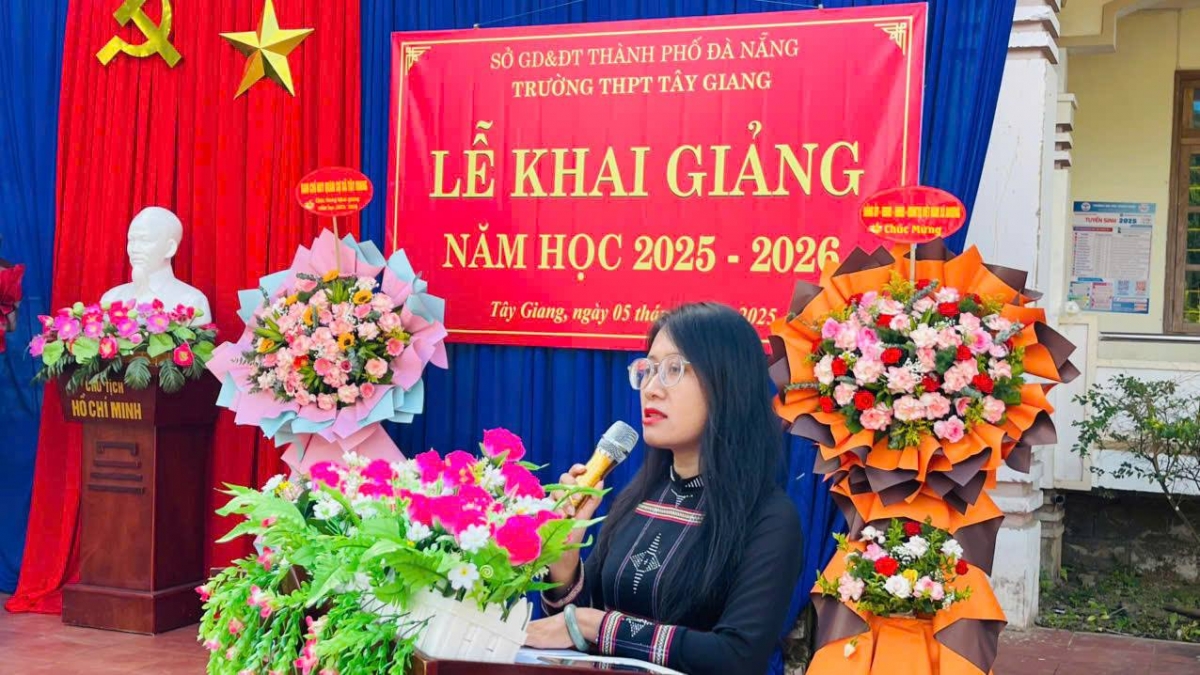 Cô giáo A Rất Mai Tình, Hiệu trưởng trường THPT Tây Giang