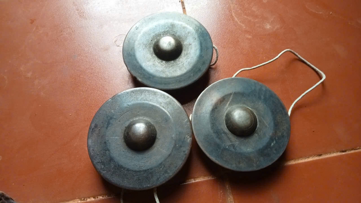 Gong Prăk Bu Nong têh rval 15-20cm 3 mblâm tâm ban