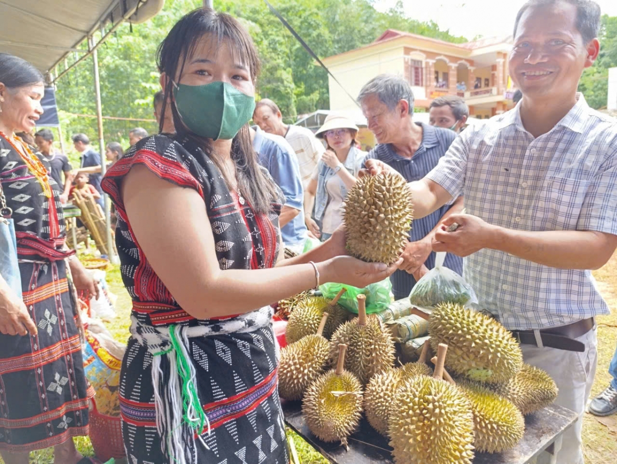 Sầu riêng do nông dân xã Sông Kôn trồng bắt đầu có mặt tại nhiều sự kiện 