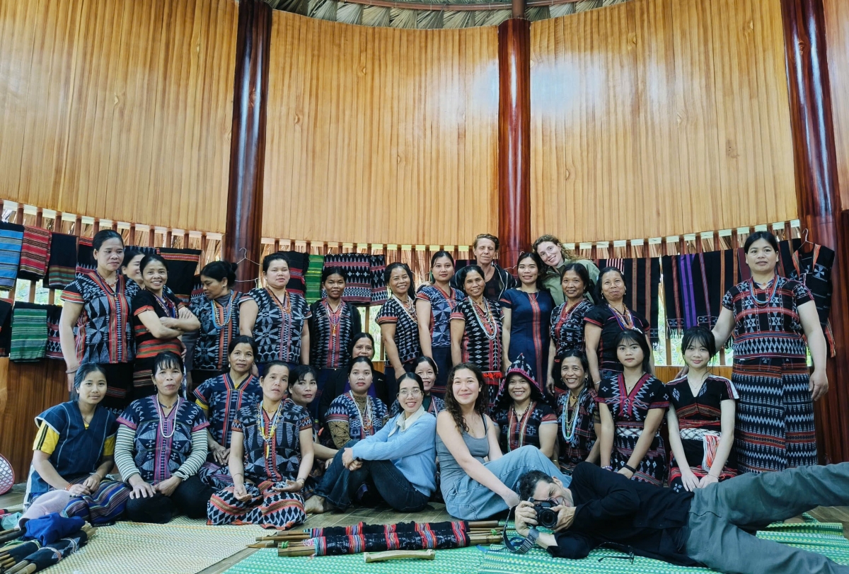 Du khách thích thú khi trải nghiệm cuộc sống vùng cao Sông Kôn
 