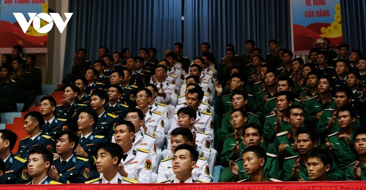 Cán bộ, chiến sỹ Bộ Tư lệnh Quân khu 5 dự lễ