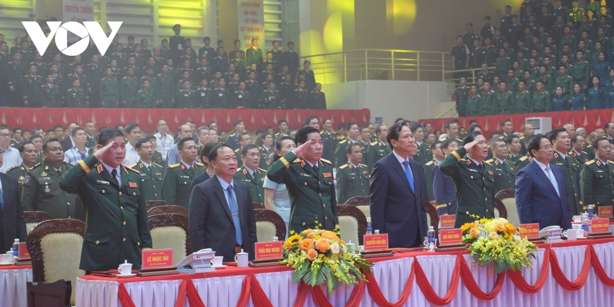 Các đại biểu dự lễ kỷ niệm 80 năm Ngày truyền thống lực lượng vũ trang Quân khu 5