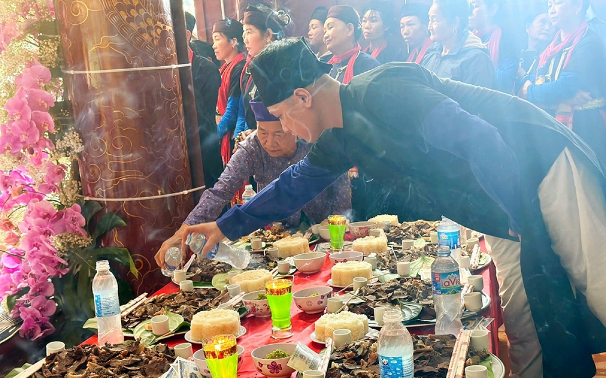 Kalan duh paling Muk amaik Mẫu Đệ Nhị thượng Ngàn – Mẫu ka dua dalam Tam Tòa Thánh Mẫu