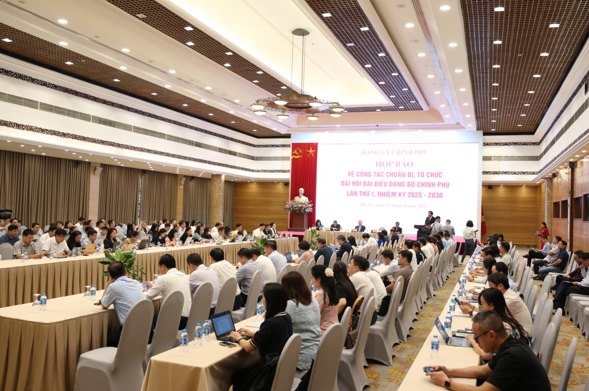 
Um rup hop akŏm hla bar tơroi