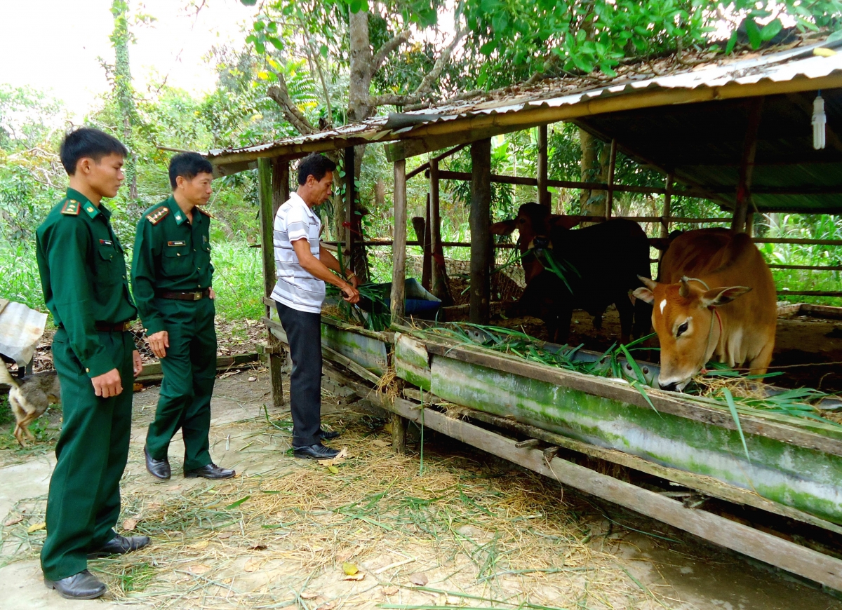 Mô đô̆i rơtế ƀă kuăn pơlê a mâu tíu ki pá puât, tơkăng kong pêi cheăng kâ, tơniăn tơdroăng rêh ối.