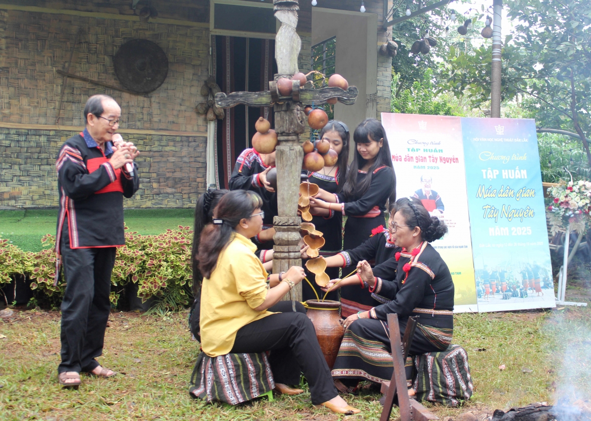 Krếo ôu drôu, môi tơdroăng ki pro pơxúa kal tung mơdĭng tơdah tơmối dêi hdroâng kuăn ngo Rơđế