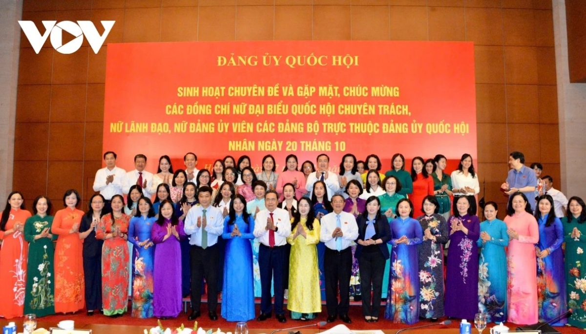 Chủ tịch Quốc hội Trần Thanh Mẫn gặp mặt nữ ĐBQH chuyên trách, nữ lãnh đạo Quốc hội.