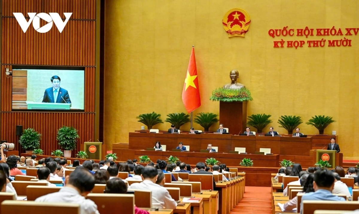 Chủ tịch nước Lương Cường báo cáo trước Quốc Hội, cử tri cả nước.