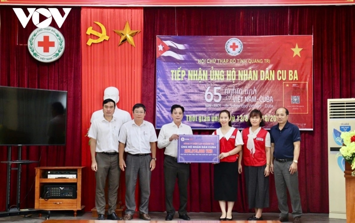 Công ty Điện lực Quảng Trị ủng hộ nhân dân Cu Ba thông qua Hội Chữ Thập đỏ tỉnh Quảng Trị.