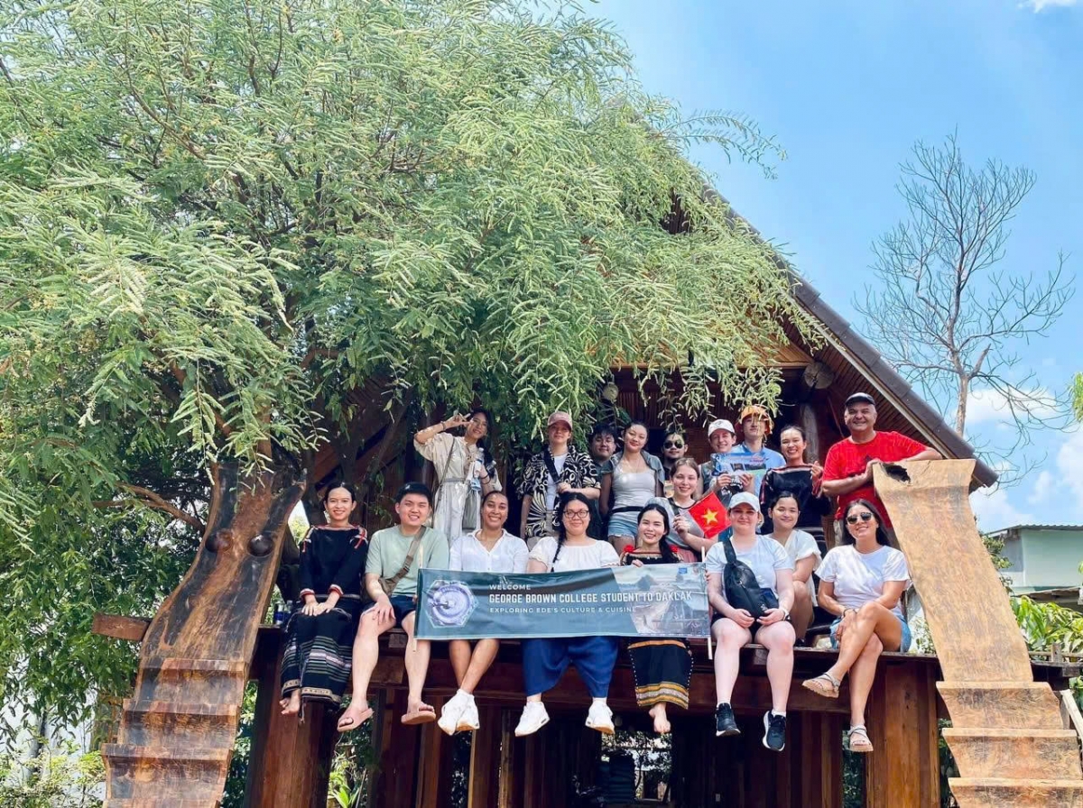 Nac lòt nhơl lơgar ndai tus mờ Dăk Lăk jat tuor lòt nhơl bơh Y Thiên dê