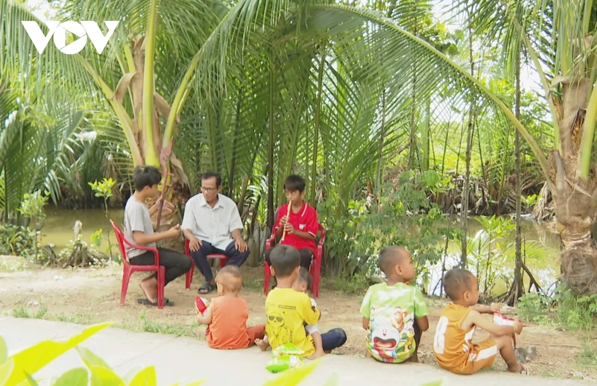 Dom adei sit me-in ragam ragu bhap bini bangsa meng bruk pato di gru Trần Sóc