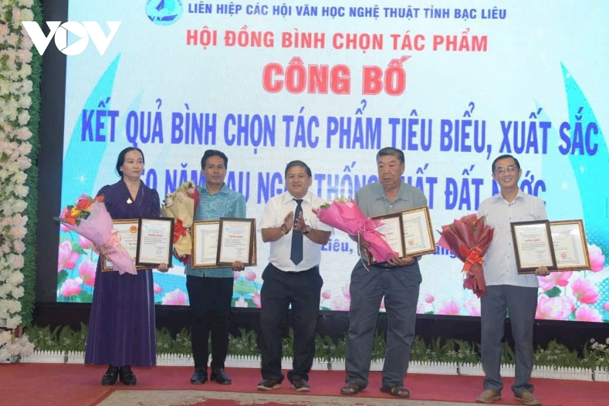 Ong Thạch Thiệu (ka 2 meng gah ieu), Phaok akaok Kapul Nghe thuat taong abih Khmer - Sang adaoh Cao Văn Lầu, tinh Ca Mau