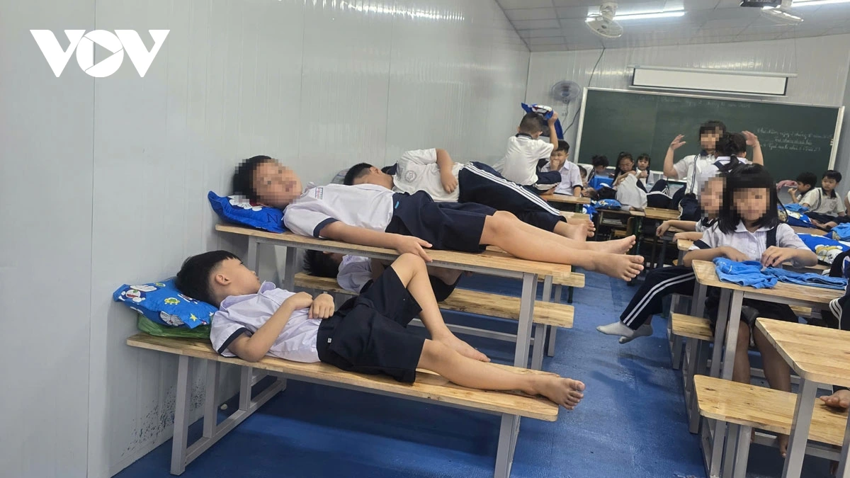 Sang bac Tieu hoc Tân Đông Hiệp B, anek saih ndih di angaok paban kik