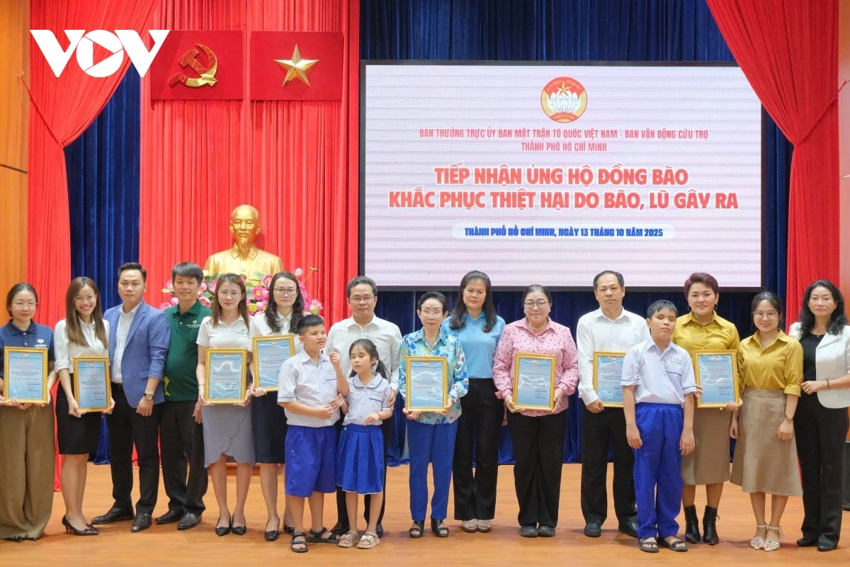 Rilo kapuk, menuac urang di ban raya Ho Chi Minh hu mbaok tame daong mikva bhum ia sua