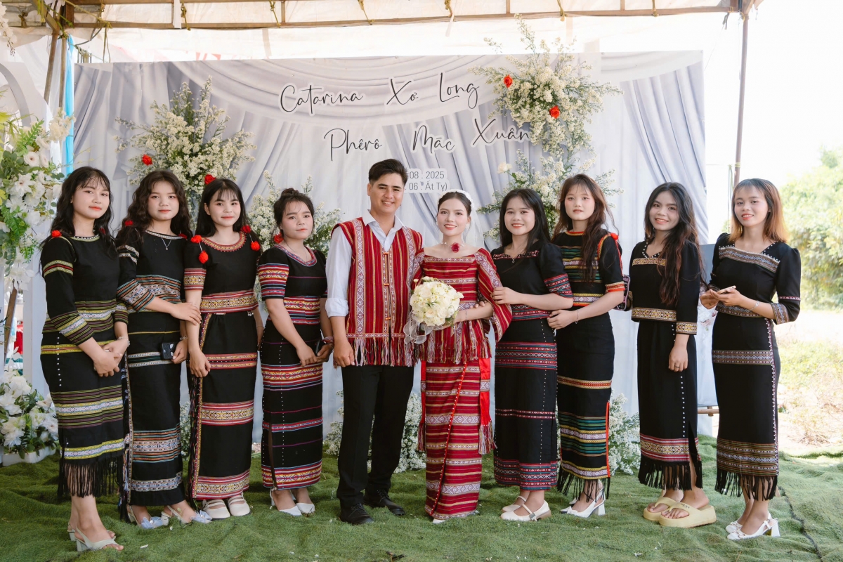 
Jơ phŭt sô̆ sôn kơ bre klo hơkăn mơlôh lơ̆m năr et pơkong