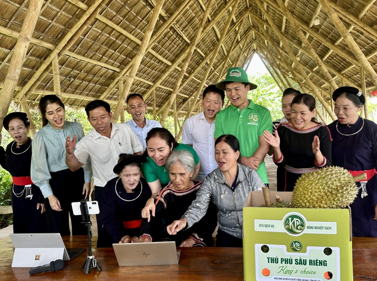 Nuĭh ƀon lan rhơn răm đah ăp samƀŭt nchăm ndơ dơi tăch tă bah mang internet
 