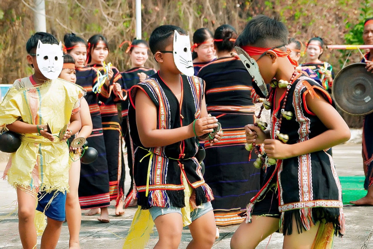 
Tơdrong akŏm joh ayŏ kon kông đei pơgơ̆r tơ̆ Anih grua gra Plei Ơi