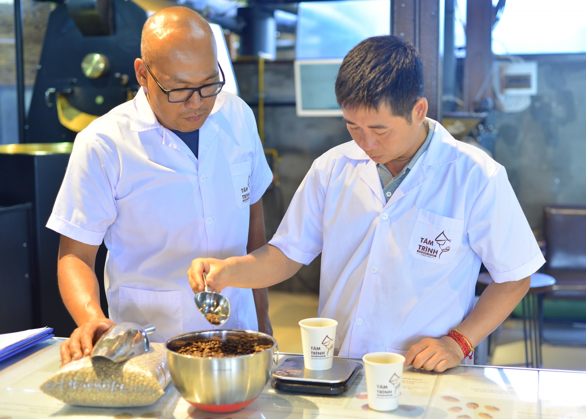 Hơdrĕng, ot hơmet păng pơm tơlĕch lơ tơmam vă cheh phe Lâm Đồng gơ̆h truh hăm jơ̆p apŭng plenh teh