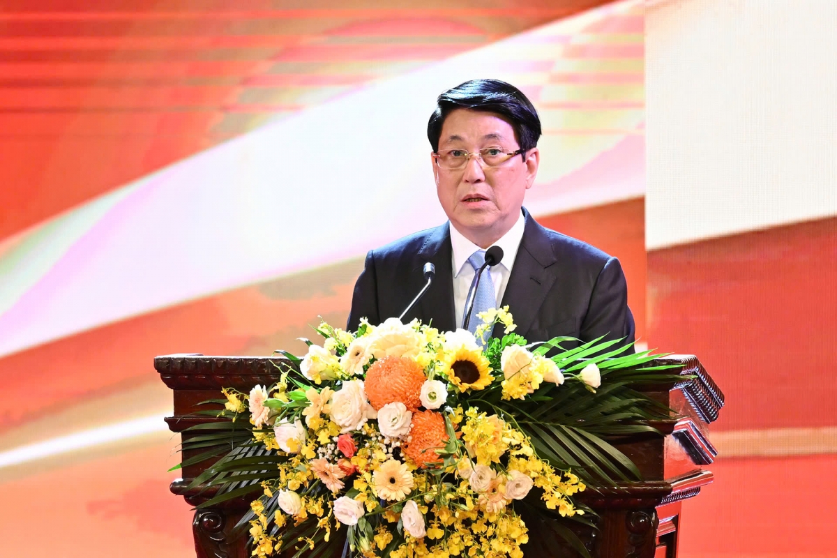 Củ tịc lơgar ồng Lương Cường đơs tàm dơ̆ tơngkah