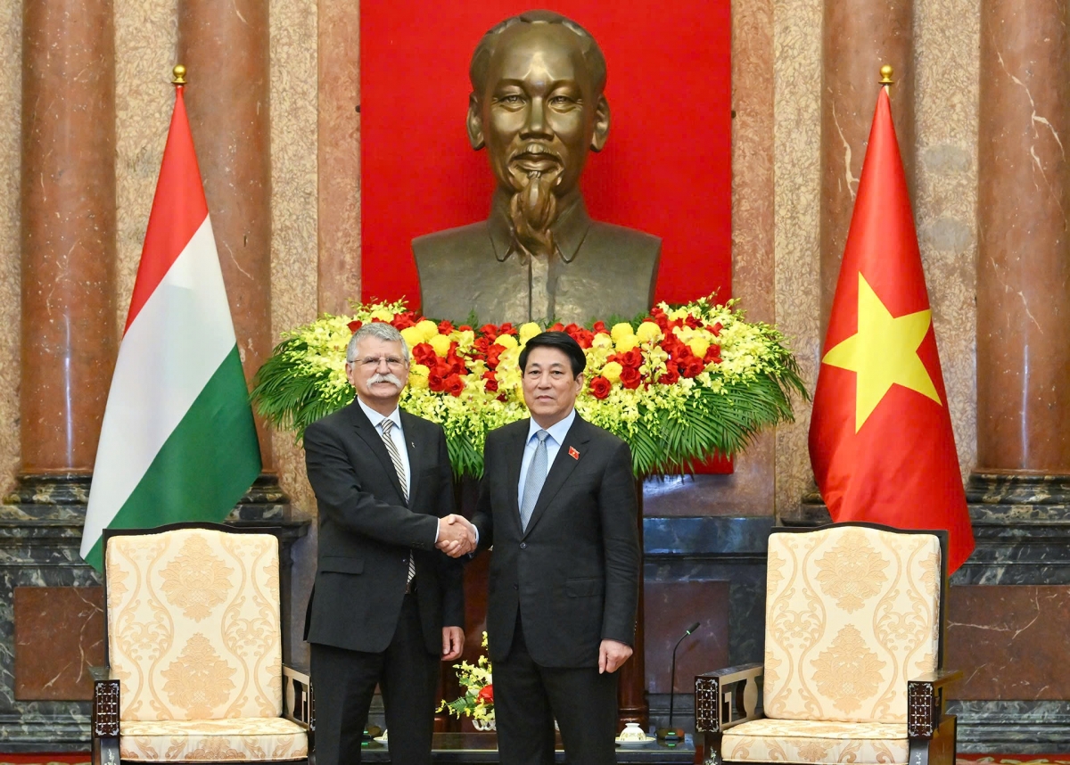 
Kơdră chĕp pơgơ̆r Teh đak Lương Cường Kơdră chĕp pơgơ̆r Kuô̆k hô̆i Hungary