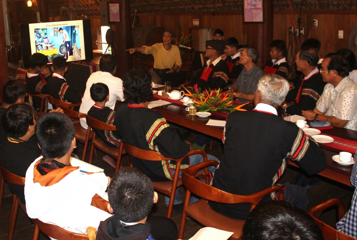 Mâu ngê̆ nhân veăng tung túa tơrŭm tơmeăm kơnía tung rôh vâ pro ôm hyô Dak Lak