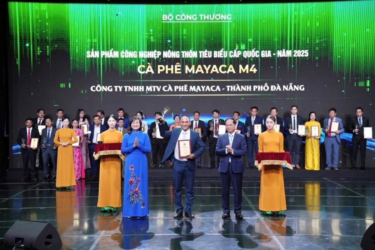 Sản phẩm Cà phê MAYACA M4 của của Công ty TNHH MTV Cà phê MAYACA thành phố Đà Nẵng được Bộ Công Thương vinh danh là sản phẩm công nghiệp nông thôn tiêu biểu cấp quốc gia năm 2025. Ảnh: VIỆT SÁNG