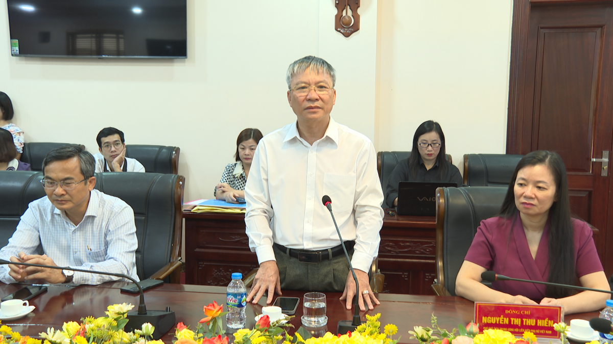 Chủ tịch HĐND thành phố Nguyễn Đức Dũng phát biểu tại buổi trao hỗ trợ cho tỉnh Thái Nguyên. Ảnh: VĂN HẢI