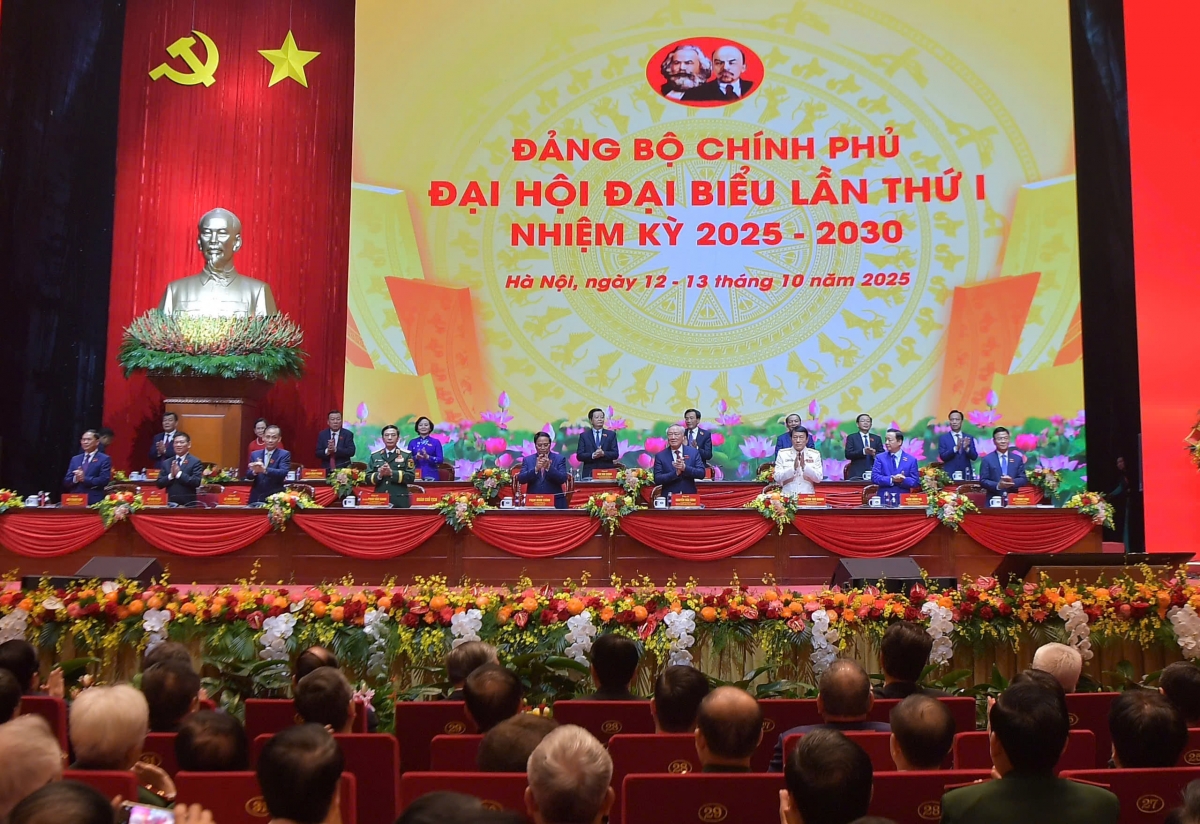 Jơ hop akŏm Đảng bộ Khŭl kơdră teh đak ‘măng mă Mônh