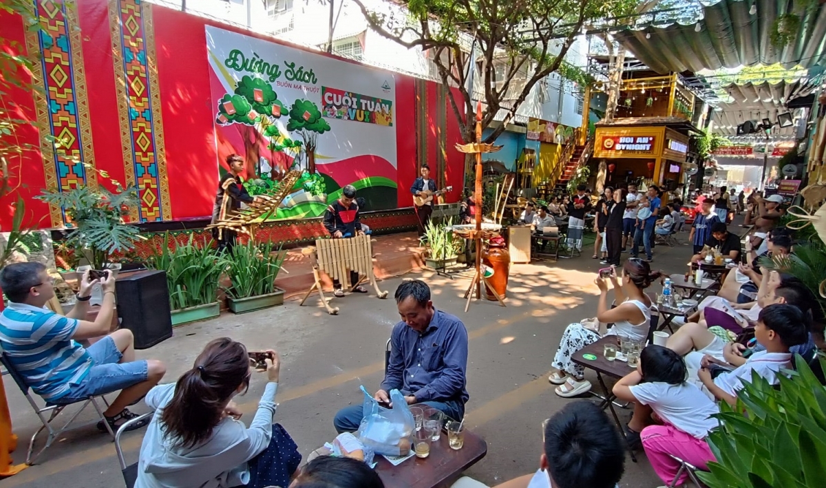 Nhơl phan ngui đơs crih kòn cau tàm gùng sră kơphê Buôn Ma Thuột