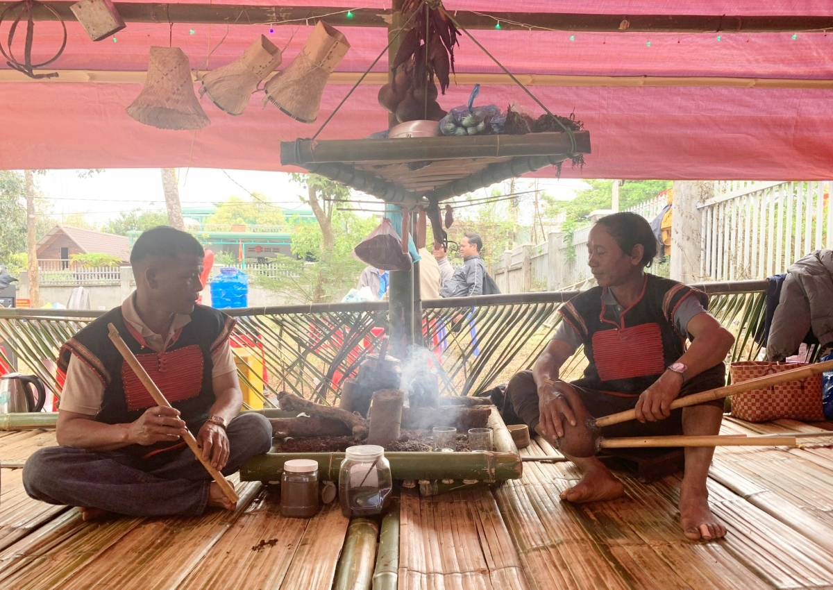 Nghệ nhân Y Đhin Niê n'hanh Y Lương Niê