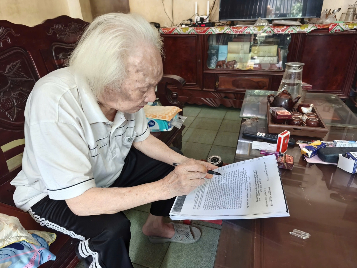 Đảng viên jŏ sơnam ồng Lê Hữu Chỉnh đơs là pal lơh niam rlau tai gơnoar broă jăt sền bơh mpồl Mặt trận dê