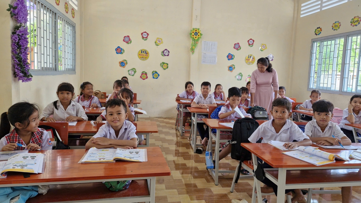 Các em học sinh được học tập trong ngôi trường khang trang