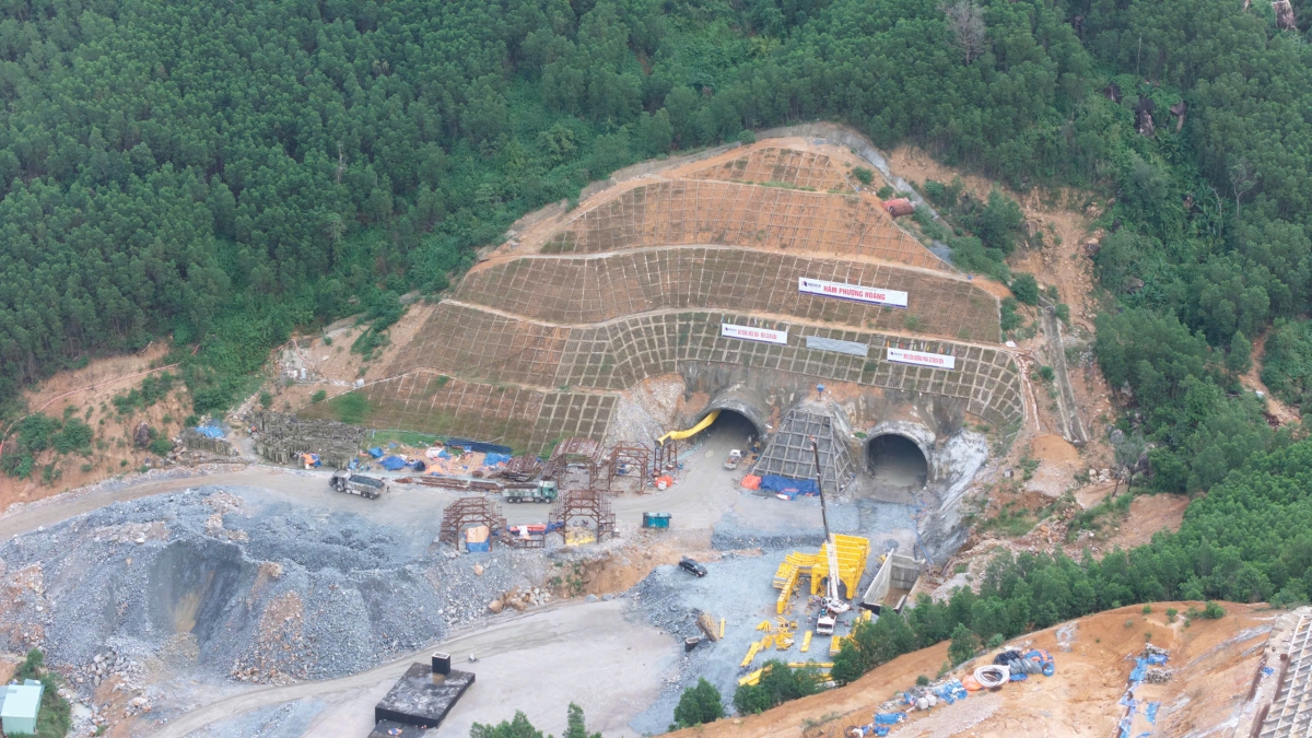 
2 tŏ trong trôm jê̆ băl tơ̆ trong gre kơdâu hrĕnh Khánh Hòa – Buôn Ma Thuột