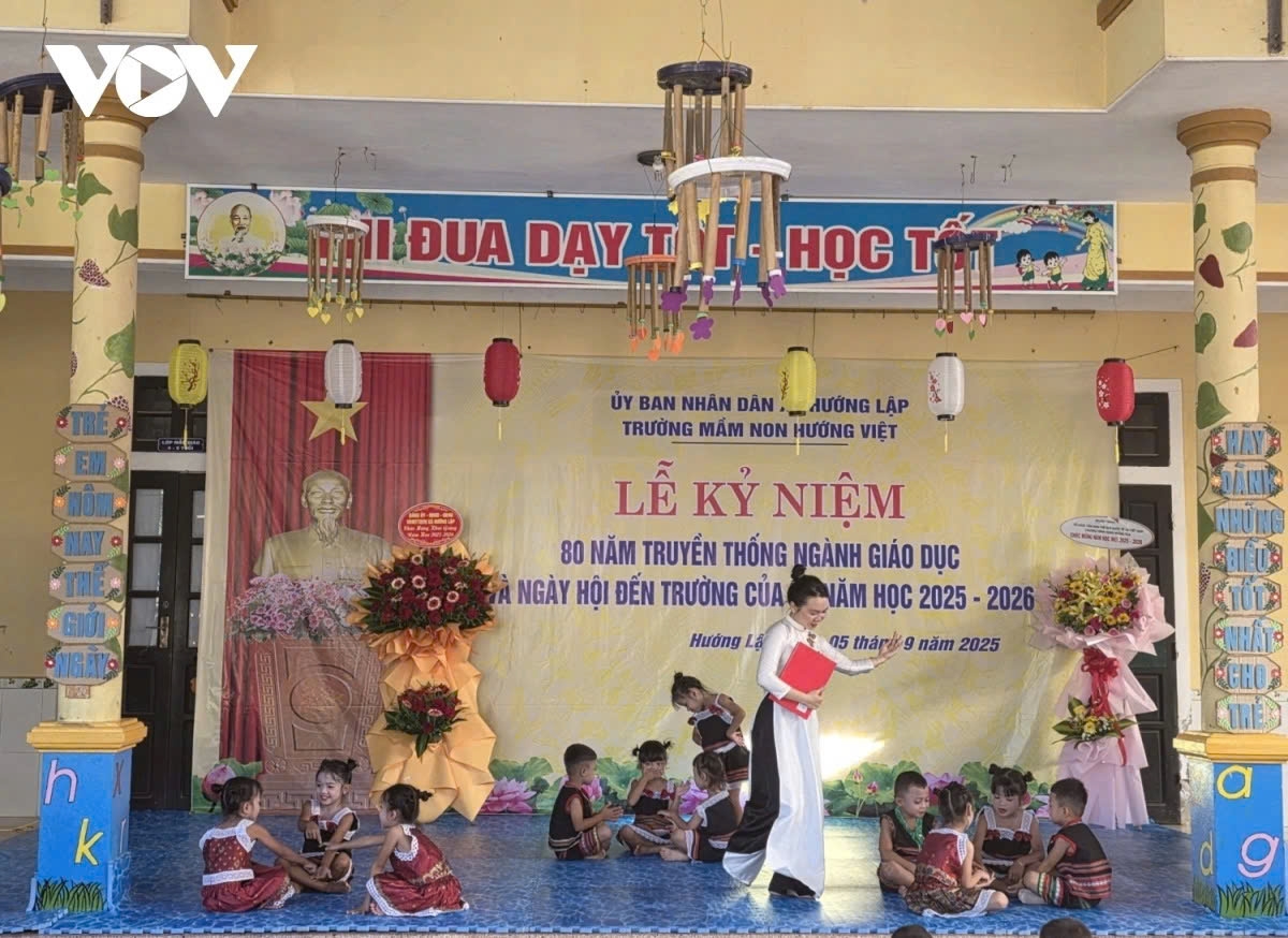 Học sinh và giáo viên ở vùng biên giới tỉnh Quảng Trị khai giảng năm học mới