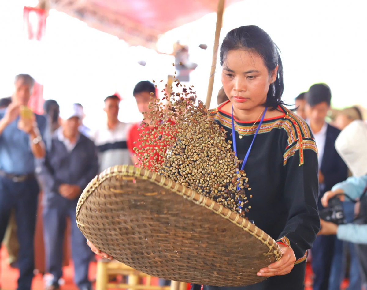 Vâi kơdrâi veăng pro tơdjâk túa pêt hmâ ƀă kong prâi ƀă kong kế, kơdroh liăn ‘no hrê rak ngăn ƀă mơdêk ki kơnía dêi tơmeăm