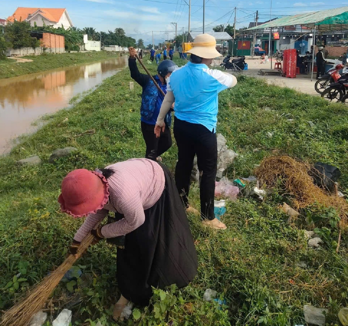 kuăn pơlê thôn Hữu Đức pro troăng pơlê