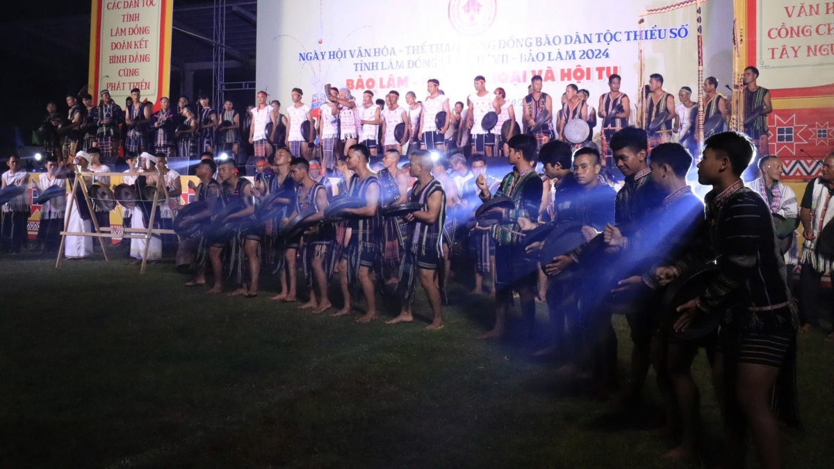 
Dôm bơngai tôn chĭng chêng rim hơdruing Tây Nguyên chă tôn chĭng chêng lơ̆m Năr lêh joh ayŏ kơdŏ soang-Đă ƀŏng lŏng tơplŏng kơdou kon kông dêh char Lâm Đồng.