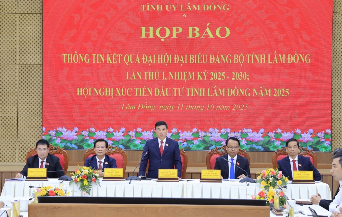 
Hop akŏm tơbăt găh Pơtôch Hop akŏm tih kơdră tang măt Đang ƀô̆ dêh char Lâm Đồng ‘măng mă I.