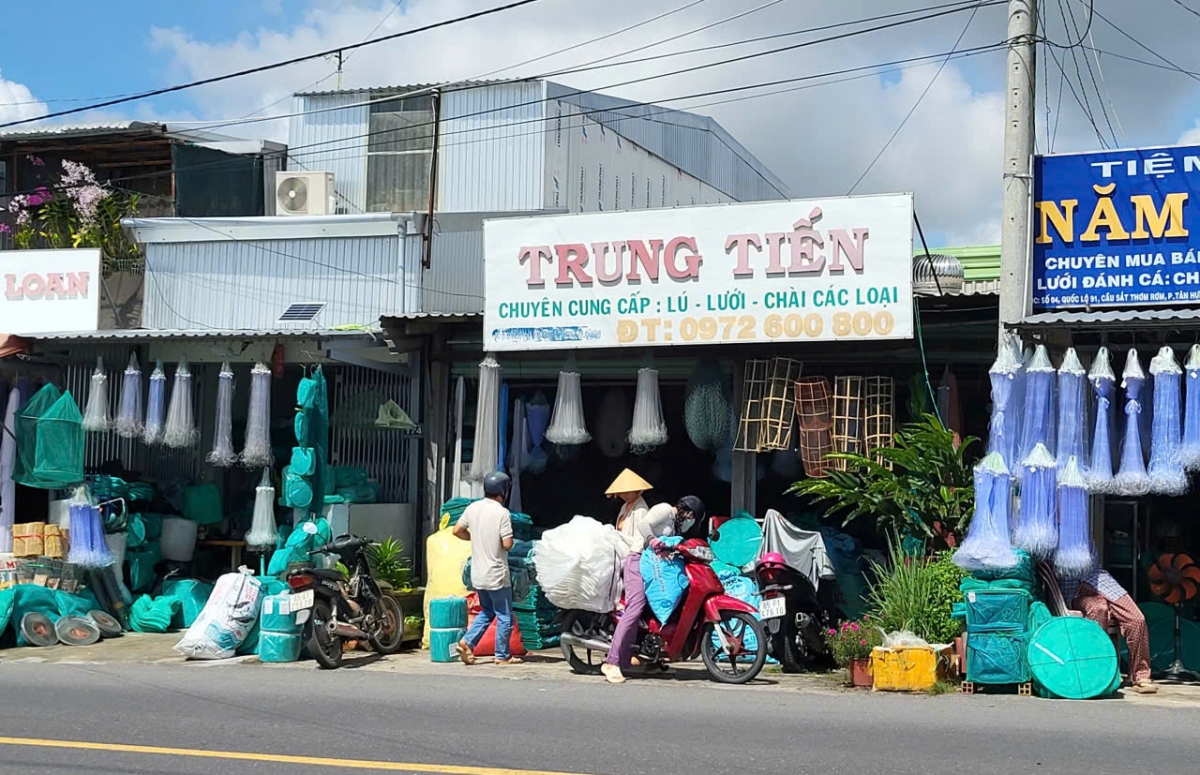 Làng đan lưới Thơm Rơm