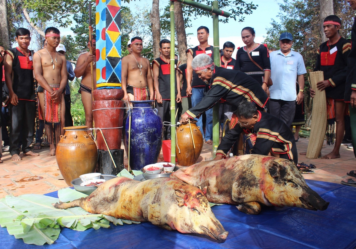 Ală phan ơn pơdơng lơh yàng geh làng bol Buôn Đôn rơcăng wil tơl jăt bơhiàn mờng kwèng