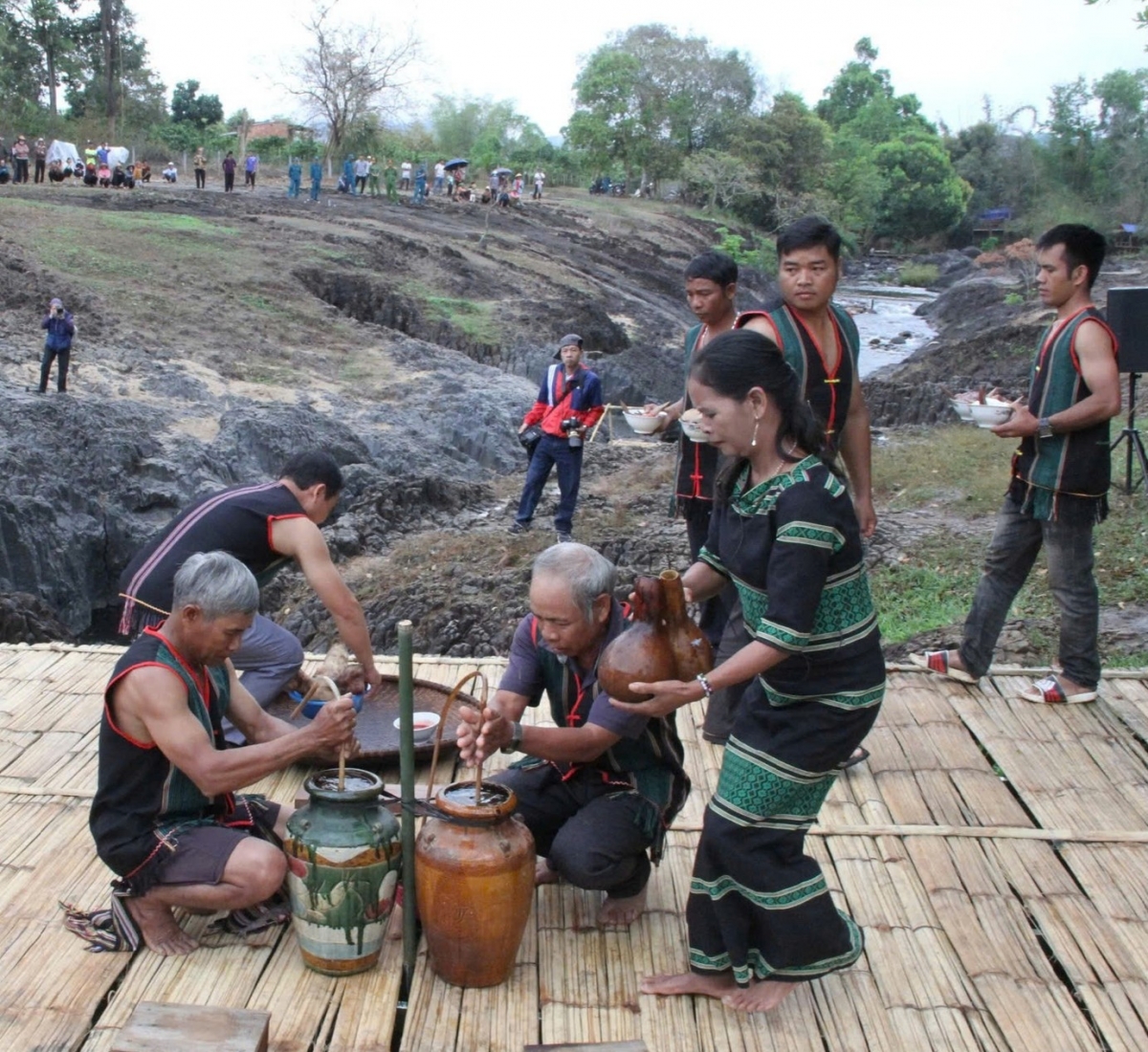 - Knăm ngă yang pin êa Đắk Hoa, ƀuôn Pai Ar, să Đắk Phơi, Đắk Lắk.